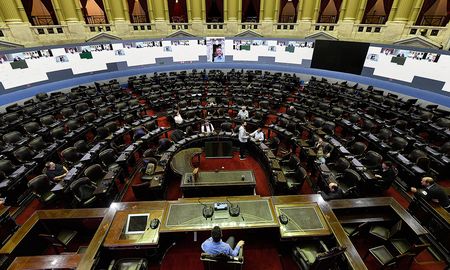 Las sesiones se llevarán a cabo de manera presencial y virtual. Las sesiones se llevarán a cabo de manera presencial y virtual.