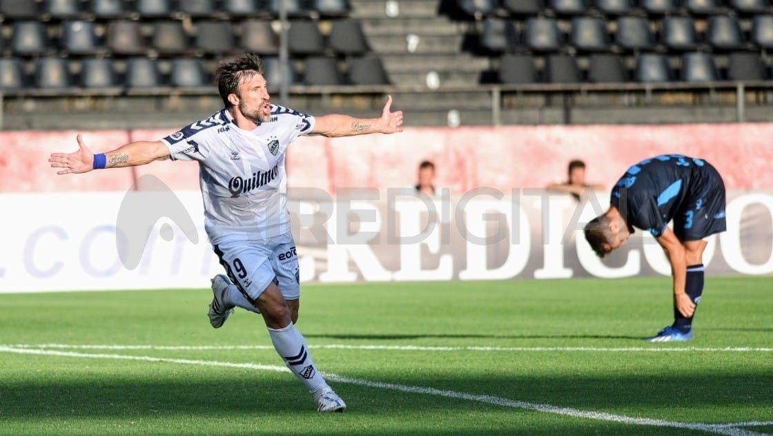 Mariano Pavone se mantiene vigente, siendo uno de los referentes de Quilmes.