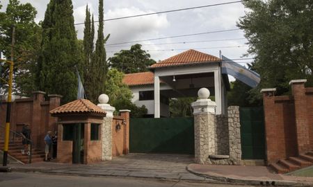 El hecho ocurrió durante la madrugada dentro del predio de la Residencia Presidencial. El hecho ocurrió durante la madrugada dentro del predio de la Residencia Presidencial.