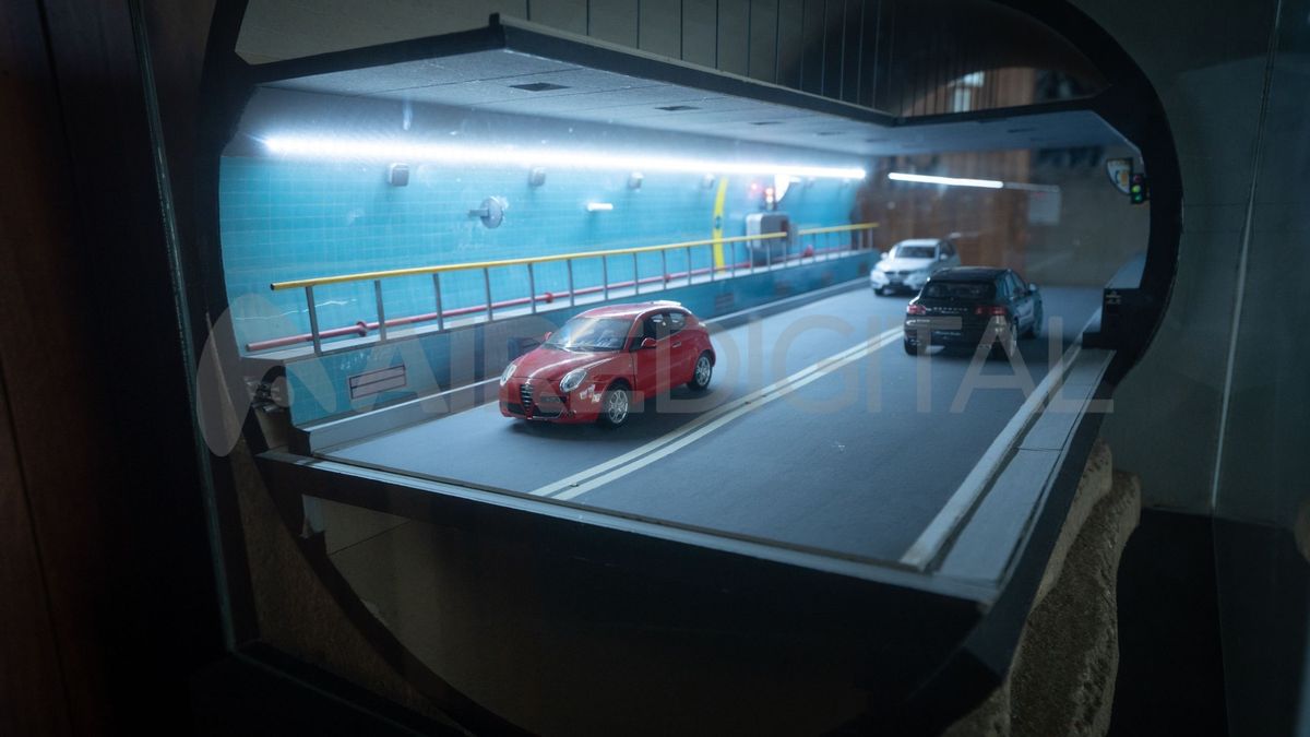 En las imágenes difundidas en redes sociales se observa a una mujer caminando por el Túnel Subfluvial.