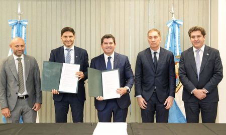 Pullaro firmó un convenio con San Juan y busca posicionar a Santa Fe como socio industrial del boom minero argentino Pullaro firmó un convenio con San Juan y busca posicionar a Santa Fe como socio industrial del boom minero argentino