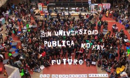 La movida fue acordada los representantes de todos los sectores que conforma la comunidad universitaria, como los gremios y federaciones de docentes y no docentes y de estudiantes. La movida fue acordada los representantes de todos los sectores que conforma la comunidad universitaria, como los gremios y federaciones de docentes y no docentes y de estudiantes.