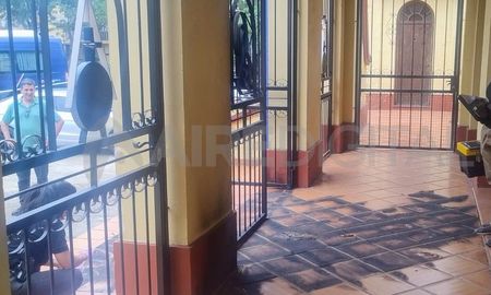 Peritos de PDI en el lugar donde se dio el incendio.&nbsp;