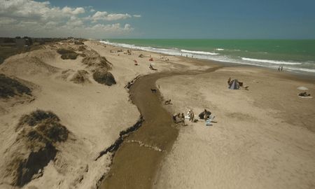Escapada a un pueblito frente al mar con playas alejadas, mucha tranquilidad e ideal para desconectar. Escapada a un pueblito frente al mar con playas alejadas, mucha tranquilidad e ideal para desconectar.