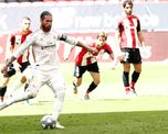 Sergio Ramos, otra vez, volvió a marcar el gol de la victoria del Real Madrid sobre el Athletic Club y se encamina a ganar La Liga. Sergio Ramos, otra vez, volvió a marcar el gol de la victoria del Real Madrid sobre el Athletic Club y se encamina a ganar La Liga.