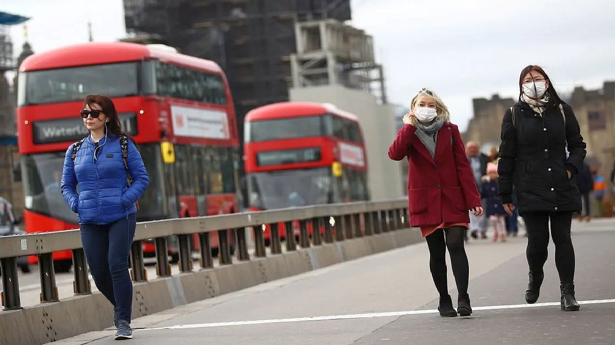 El Reino Unido podría eliminar las cuarentenas para algunos ciudadanos y viajeros.