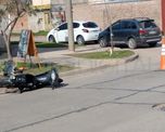 Los ladrones iban a bordo de una motocicleta y tras el asalto frustrado abandonaron el vehículo. Los ladrones iban a bordo de una motocicleta y tras el asalto frustrado abandonaron el vehículo.