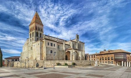 Paredes de Nava, un lugar elegido por los santafesinos Paredes de Nava, un lugar elegido por los santafesinos