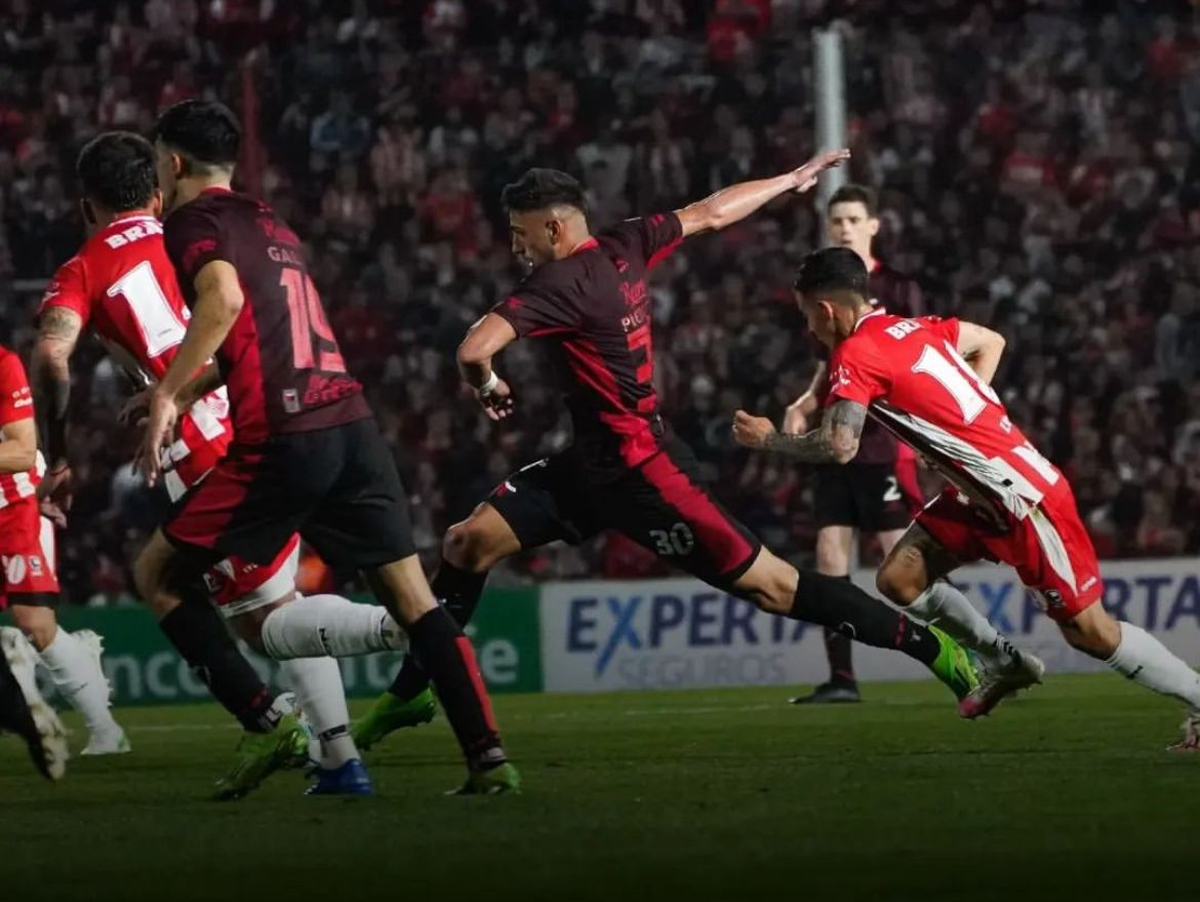 Santiago Pierotti, en el partido de Colón frente a Instituto. Santiago Pierotti, en el partido de Colón frente a Instituto.