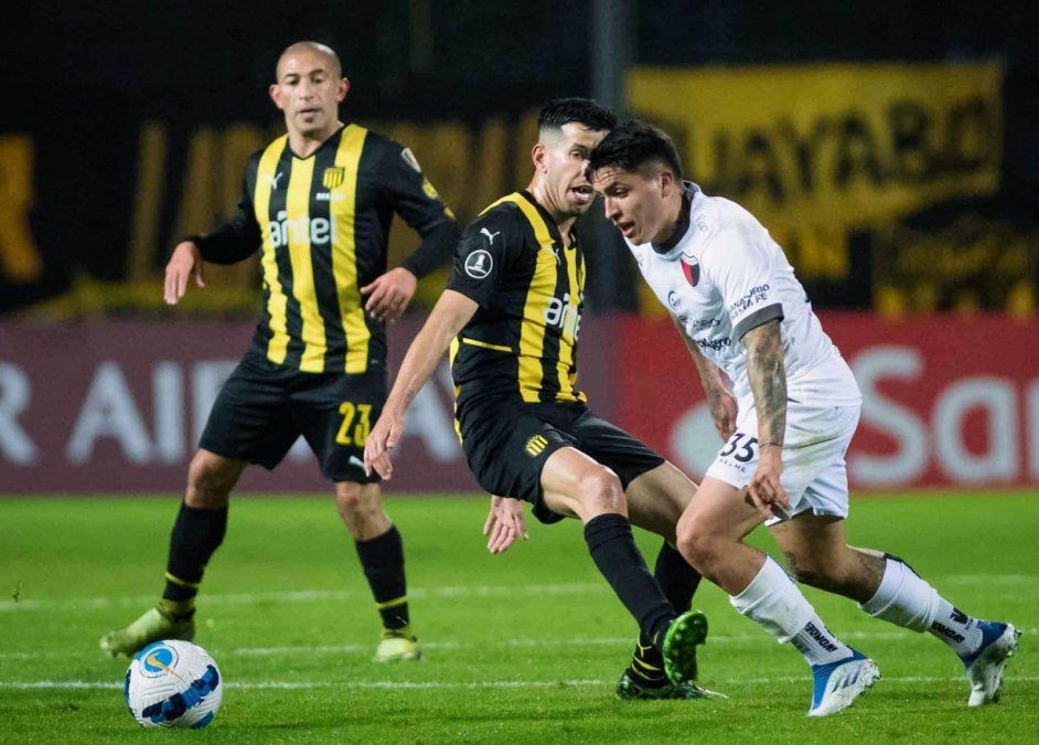 El Club Atlético Colón cayó con Peñarol y clasificó a octavos de la Copa Conmebol Libertadores como puntero de su grupo