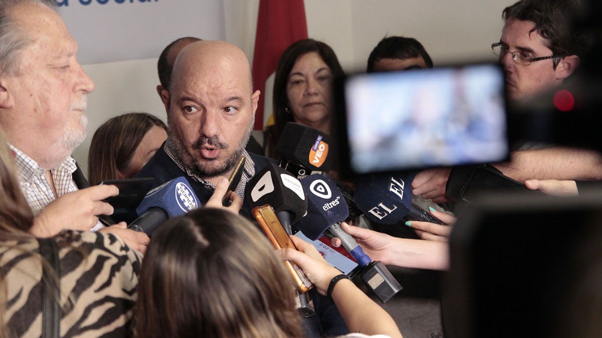 Según reconocieron ambas partes luego del encuentro, se busca lograr un acuerdo hasta fin de año que contemple porcentajes de incremento y cláusula gatillo o de actualización automática. Según reconocieron ambas partes luego del encuentro, se busca lograr un acuerdo hasta fin de año que contemple porcentajes de incremento y cláusula gatillo o de actualización automática.