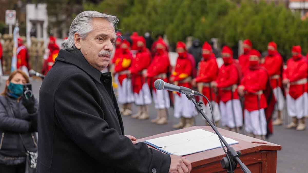 Alberto Fernández durante el homenaje a Güemes este jueves en Salta.