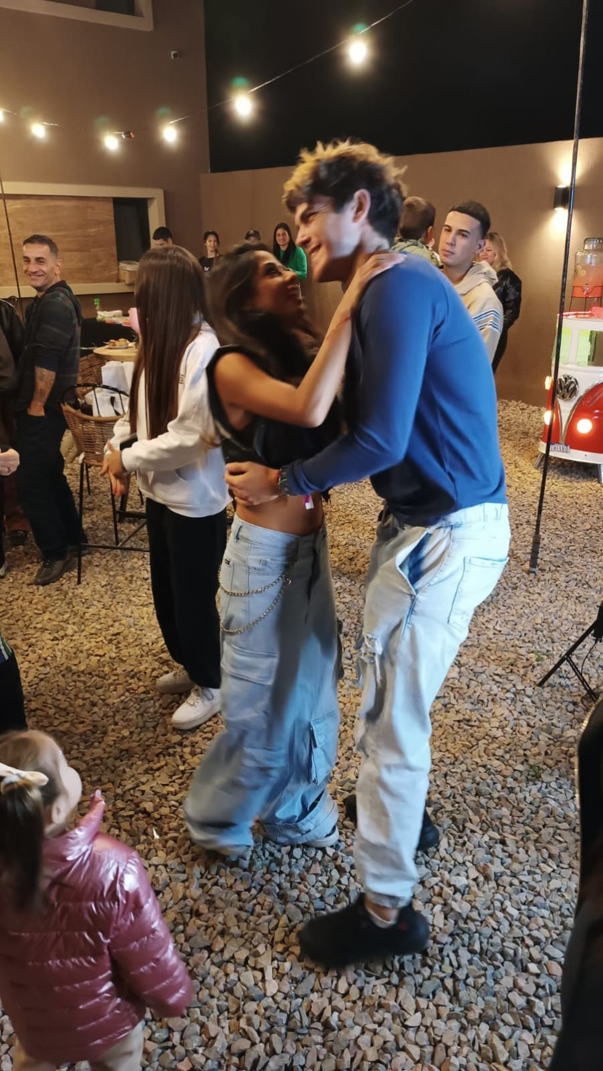 EL CUMPLEAÑOS SORPRESA DE DANIELA CELIS | CRÉDITOS: @BARRAMOVILTHIANO | PRODUCCIÓN: SOL MIRANDA