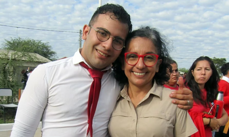 Fue la hermana de Acuña quien distribuyó el escrito donde acusa a César de ser el femicida de Cecilia. Fue la hermana de Acuña quien distribuyó el escrito donde acusa a César de ser el femicida de Cecilia.