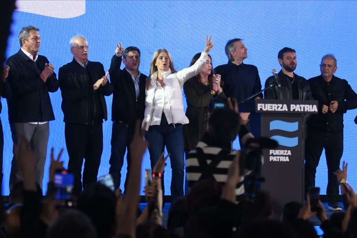 Axel Kicillof junto a sus candidatos de Fuerza Patria en la provincia de Buenos Aires. Axel Kicillof junto a sus candidatos de Fuerza Patria en la provincia de Buenos Aires.
