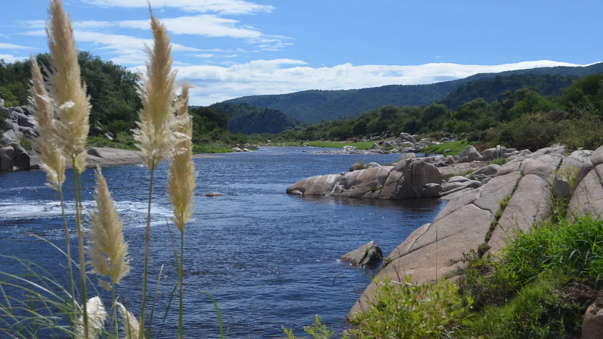 A orillas del Río Quilpo se encuentra numerosos balnearios que son perfectos para pasar un verano refrescante. A orillas del Río Quilpo se encuentra numerosos balnearios que son perfectos para pasar un verano refrescante.
