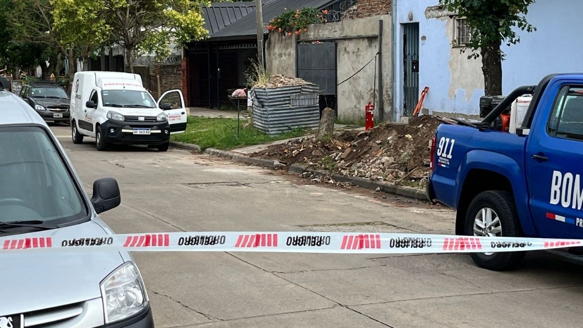 Barrio Centenario: trabaja Litoral Gas tras la avería de un caño.
