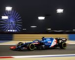 Fernando Alonso no pudo terminar el GP de Bahréin de la Fórmula 1 porque un envoltorio recalentó su auto.