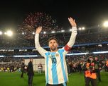 Lionel Messi, capitán de la Selección Argentina dejó una afirmación que generó una fuerte ilusión sobre la continuidad de una carrera que lleva 22 años en el fútbol profesional. Lionel Messi, capitán de la Selección Argentina dejó una afirmación que generó una fuerte ilusión sobre la continuidad de una carrera que lleva 22 años en el fútbol profesional.