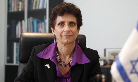 La embajadora de Israel en Argentina, Galit Ronen, se refirió a la postura argentina sobre la violencia en Gaza e Israel en los últimos días. La embajadora de Israel en Argentina, Galit Ronen, se refirió a la postura argentina sobre la violencia en Gaza e Israel en los últimos días.