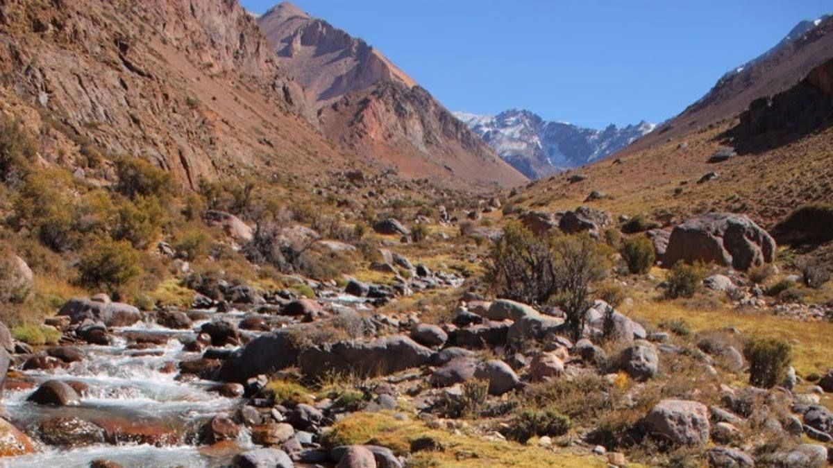 Escapada a un pequeño rincón de Mendoza con paisajes sorprendentes y es ideal para estas vacaciones.