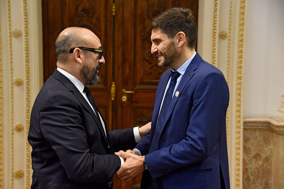 “Conversamos sobre las posibilidades que se abren para poder cooperar en materia agrícola e industrial, ciencia y tecnología, educación y cultura”, señaló el gobernador Maximiliano Pullaro tras la reunión con la delegación del parlamento europeo. “Conversamos sobre las posibilidades que se abren para poder cooperar en materia agrícola e industrial, ciencia y tecnología, educación y cultura”, señaló el gobernador Maximiliano Pullaro tras la reunión con la delegación del parlamento europeo.
