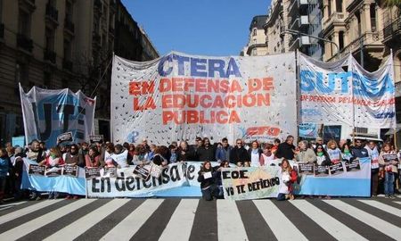 Ctera anunció un paro nacional y peligra el inicio de clases en el país.