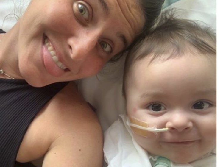 La alegría de la mamá de Emmita.