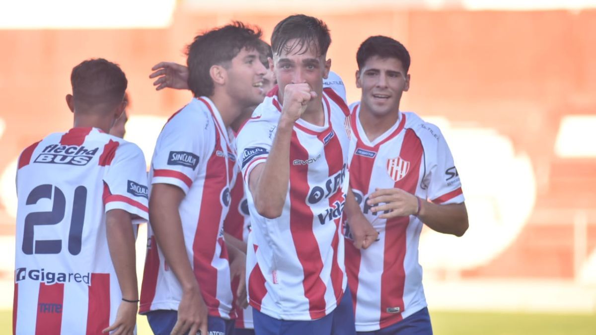 Unión venció 1 a 0 a Sarmiento con gol de Fagioli y triunfó por primera vez en el Torneo Proyección.