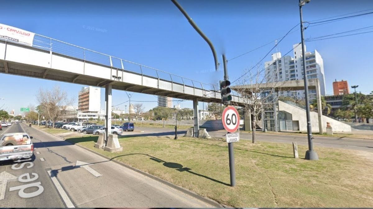 Avenida Alem y Tucumán: detuvieron a un joven acompañado de una menor que abrían autos y robaban.