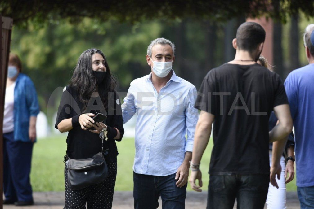 En el cortejo fúnebre estuvo el intendente de Rosario, Pablo Javkin, quien mantuvo con Rozín una cercana amistad desde la adolescencia.