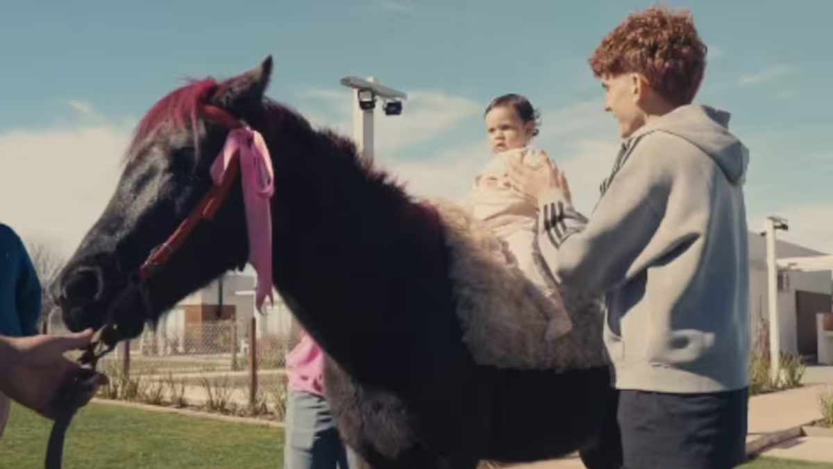 Yaz Jaureguy compartió el descargo tras los cuestionamientos por la imagen del pony de su hija.