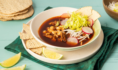 El pozole casero no solo es delicioso, sino que también es un símbolo de identidad y tradición mexicana que nunca pasa de moda. El pozole casero no solo es delicioso, sino que también es un símbolo de identidad y tradición mexicana que nunca pasa de moda.