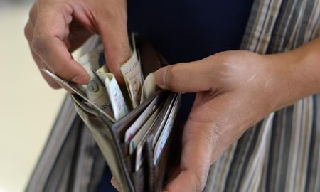 A su vez, los datos de pobreza arrojaron que abarca a un 42% de la población. A su vez, los datos de pobreza arrojaron que abarca a un 42% de la población.