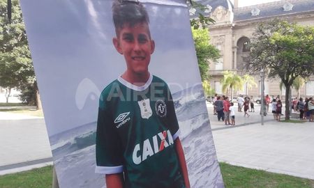En mayo del 2019, Lascurain, en pleno delirio místico, chocó el auto en el que iba la víctima de 11 años con sus padres. En mayo del 2019, Lascurain, en pleno delirio místico, chocó el auto en el que iba la víctima de 11 años con sus padres.