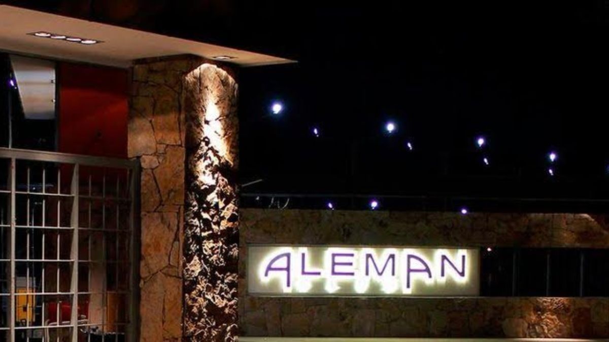 La Justicia de Mendoza imputó a diez jugadoras del plantel superior de hockey del Club Alemán en el marco de una causa por presunto abuso sexual. La Justicia de Mendoza imputó a diez jugadoras del plantel superior de hockey del Club Alemán en el marco de una causa por presunto abuso sexual.