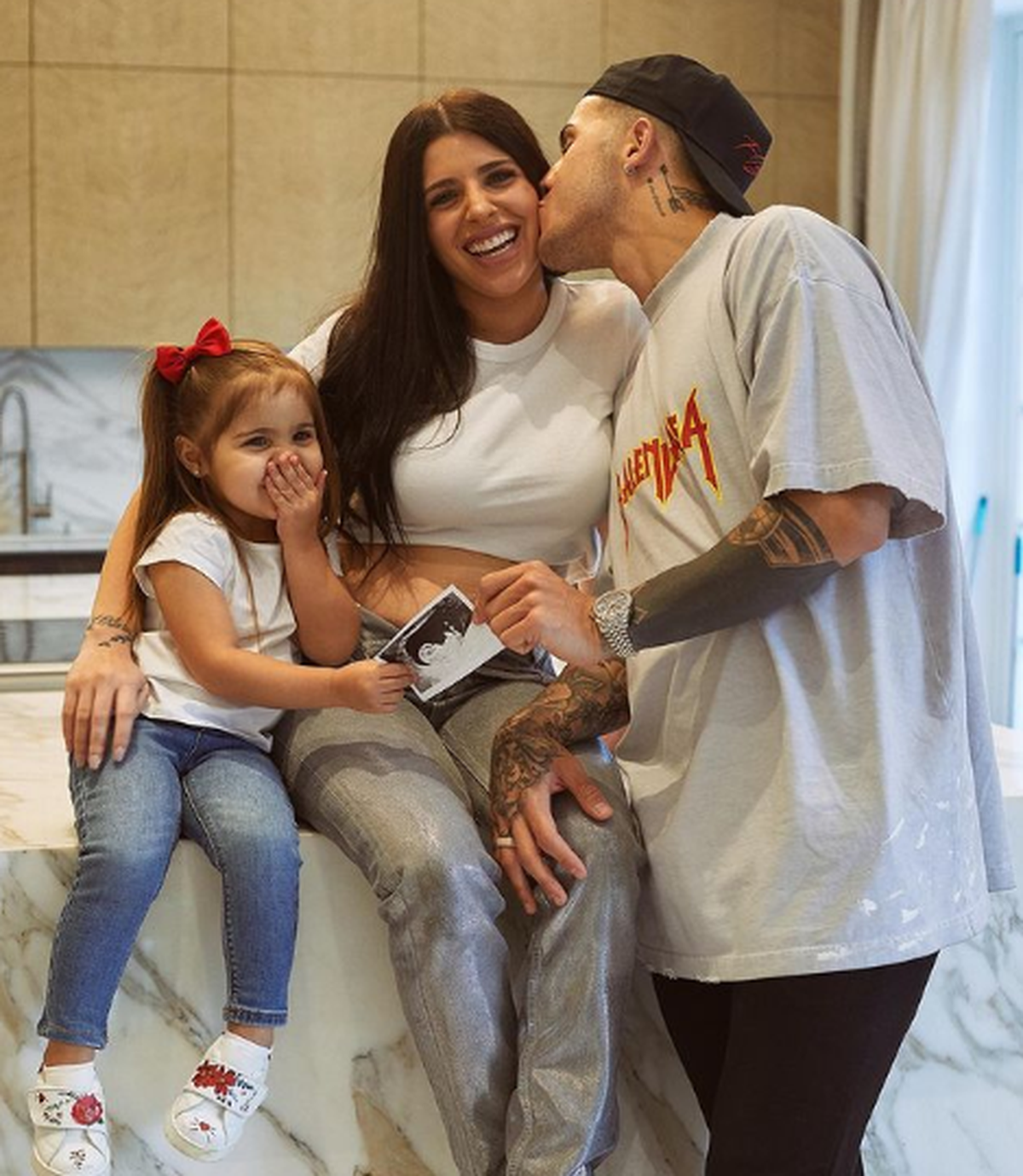 Actualmente, Enzo y su familia viven en una propiedad que se ubica en Londres, Inglaterra.