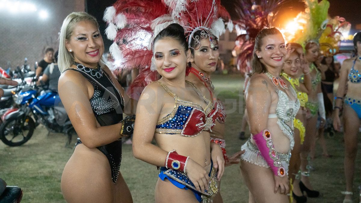 Fue una noche a puro ritmo, alegría y brillos.