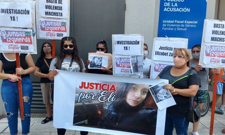 La marcha se realizó en la sede de la Unidad Fiscal Especial de Violencia de Género, Familiar y Sexual de Santa Fe La marcha se realizó en la sede de la Unidad Fiscal Especial de Violencia de Género, Familiar y Sexual de Santa Fe