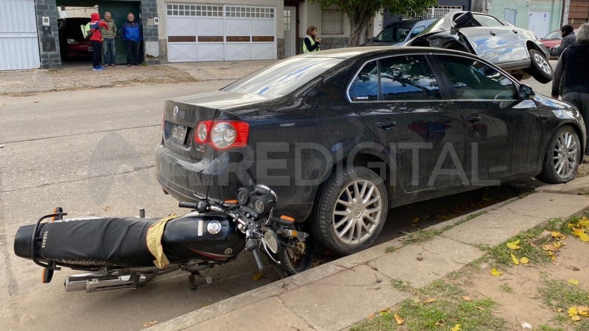 Las personas involucradas al accidente fueron trasladadas rápidamente al Hospital José María Cullen. 