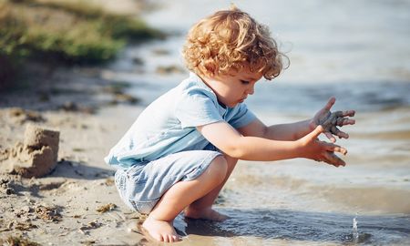 El ahogamiento representa en la Argentina una de las primeras causas de muerte en niños de uno a tres años. El ahogamiento representa en la Argentina una de las primeras causas de muerte en niños de uno a tres años.