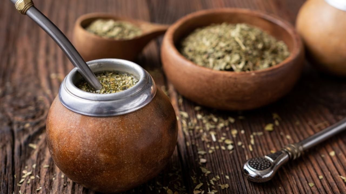 Ni café ni azúcar: el yuyo perfecto para agregarle al mate y potenciar tu energía