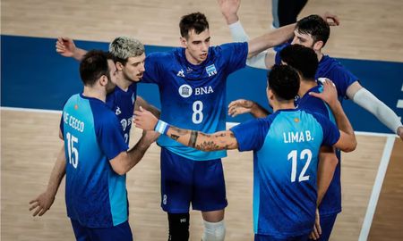 La Selección de Vóley masculina inicia su actividad en los Juegos Olímpicos con el partido inaugural de la fase de grupos ante Estados Unidos. La Selección de Vóley masculina inicia su actividad en los Juegos Olímpicos con el partido inaugural de la fase de grupos ante Estados Unidos.