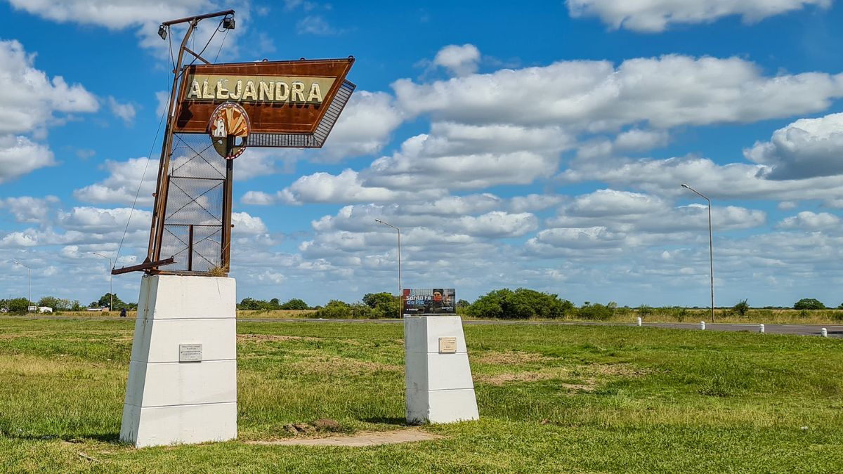 Alejandra es un pequeño y pintoresco pueblo del departamento San Javier. Alejandra es un pequeño y pintoresco pueblo del departamento San Javier.