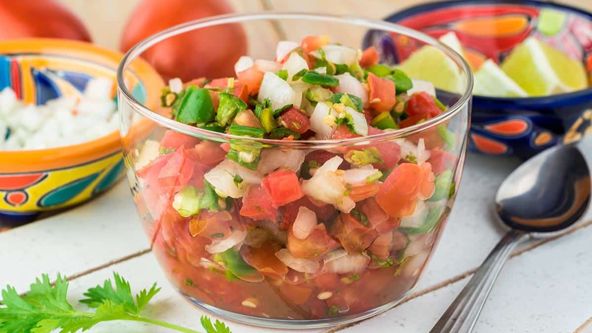 La salsa criolla es un acompañamiento perfecto para todas tus comidas. La salsa criolla es un acompañamiento perfecto para todas tus comidas.