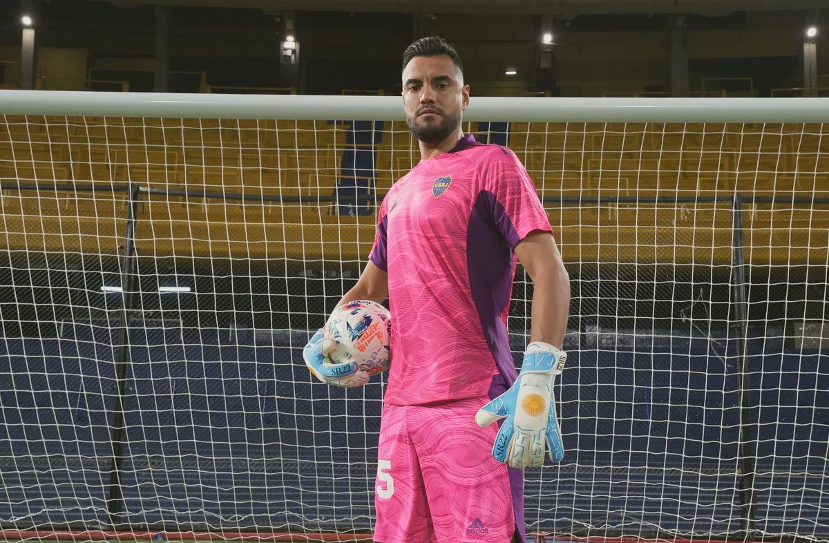 Sergio Romero fue presentado como nuevo arquero del Club Atlético Boca Juniors. Usará la camiseta número 25.