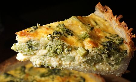 Tarta de brócoli para un almuerzo saludable. Tarta de brócoli para un almuerzo saludable.