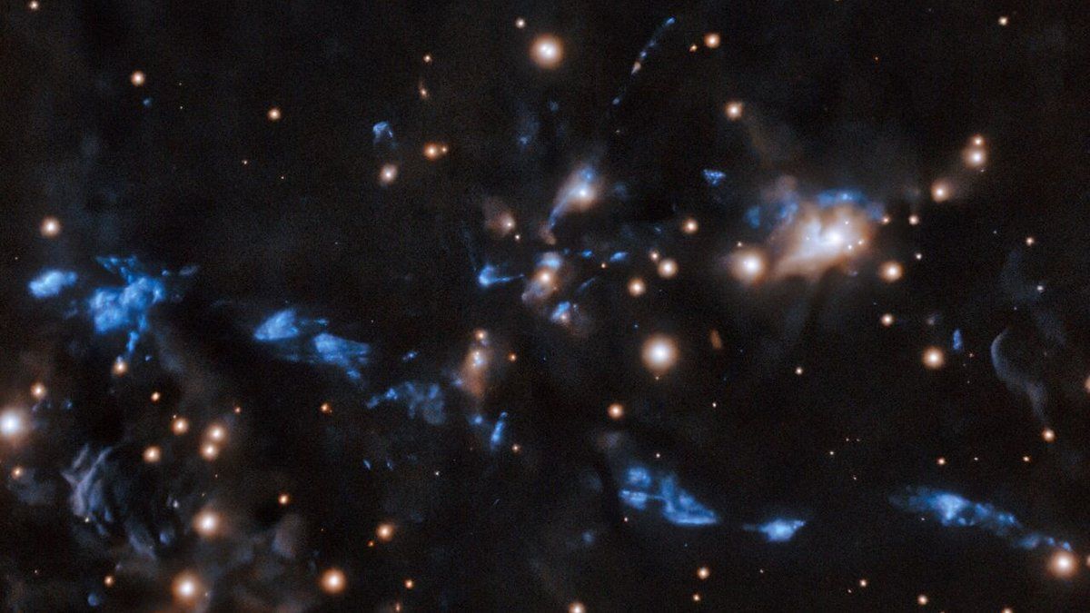 Jet estelar MHO 1502. Se trataría de una formación binaria.