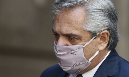 El presidente debe continuar con el aislamiento obligatorio. El presidente debe continuar con el aislamiento obligatorio.