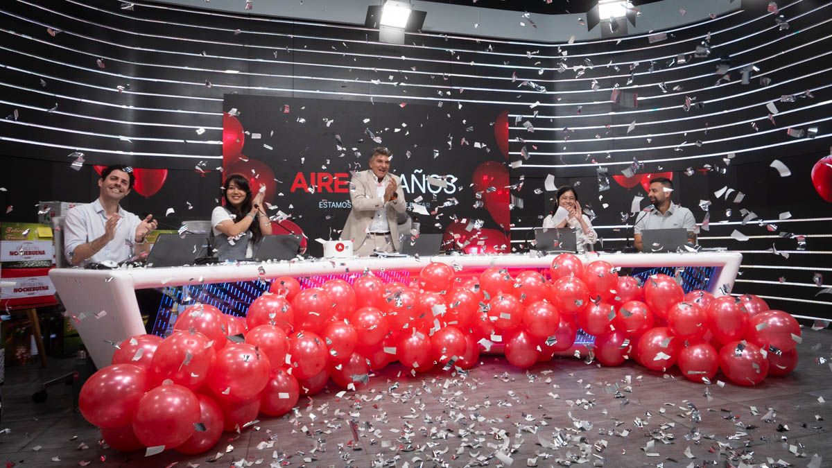 El equipo de Ahora Vengo celebró los 17 años del multimedios AIRE con la energía y la pasión que marcaron cada etapa de su crecimiento.